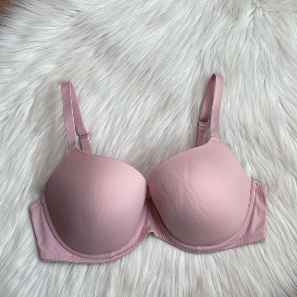 Victoria’s Secret baby pink bra